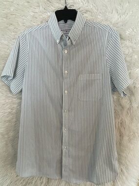 Mizzen+Main Men’s Seersucker Short Sleeve Striped Button Down Shirt. Size Medium